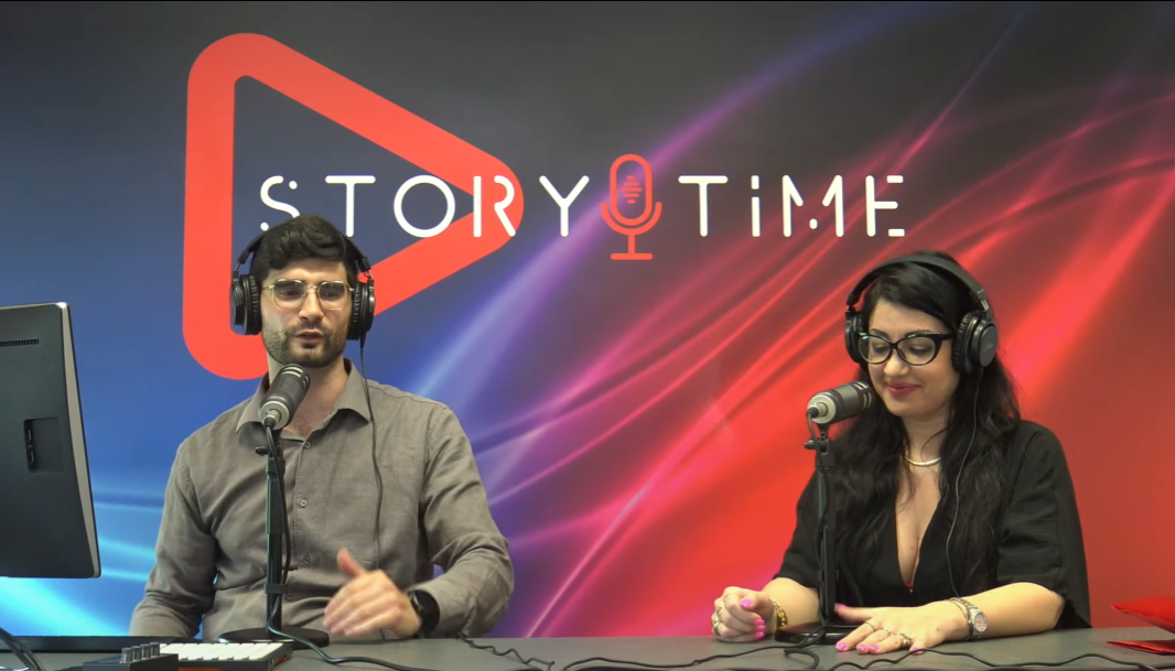 Carica il video: Questo video ha ottenuto un enorme successo con quasi 1000 visualizzazioni, mostrando il carisma di Charlotte e la sua passione per la cartomanzia.